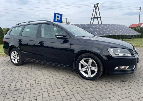 Volkswagen Passat cena 28900 przebieg: 245000, rok produkcji 2013 z Pilawa małe 529